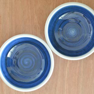 砥部焼・梅山窯　藍色の玉ぶち鉢(7寸)を並べて