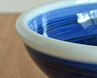 砥部焼・梅山窯　藍色の玉ぶち鉢(7寸)の玉ぶち