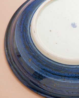 砥部焼・梅山窯　藍色の荒土大皿(8寸）の素地
