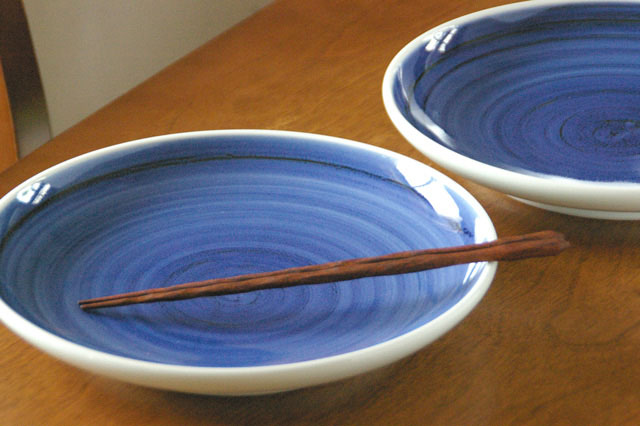砥部焼　藍色の大皿（8寸）
