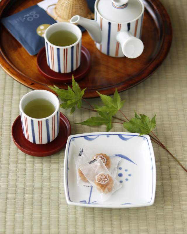 砥部焼の和食器 梅山窯の角皿 【砥部工房 からくさ】