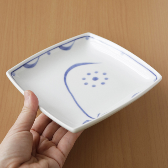 砥部焼の和食器 梅山窯の角皿 【砥部工房 からくさ】