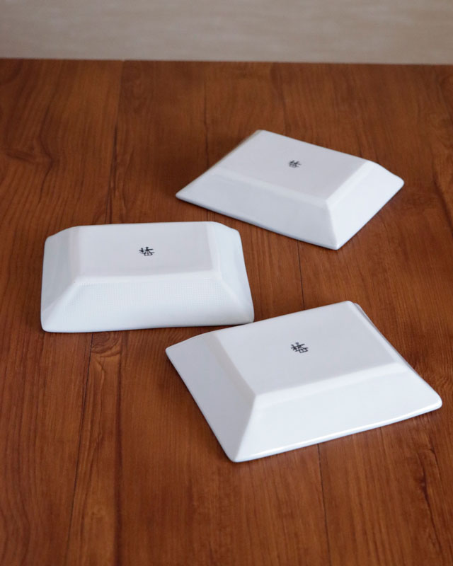 砥部焼の和食器 梅山窯の角皿 【砥部工房 からくさ】