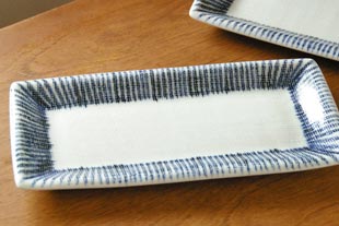 梅山窯　とくさ柄の布目角皿(9寸)