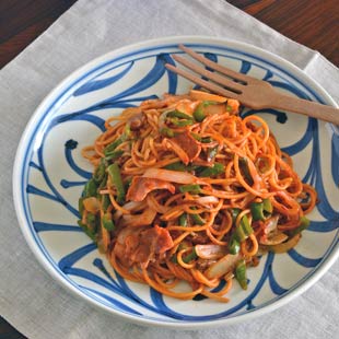 砥部焼・梅山窯　みつからくさの大皿(9寸)