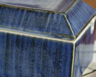 砥部焼・梅山窯　藍色のバターケースの染付け