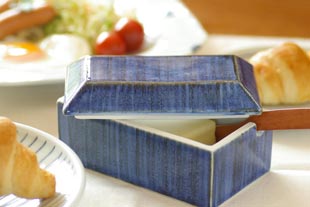 梅山窯　藍色のバターケース