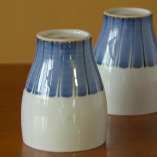 砥部焼・梅山窯　たてしま柄のフリーカップを伏せて