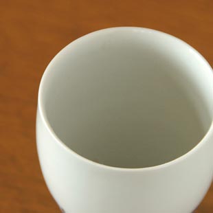 砥部焼・梅山窯　たてしま柄のフリーカップを上から見て