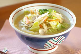 梅山窯 まるぬきの丼鉢(6寸)にちゃんぽんを盛って