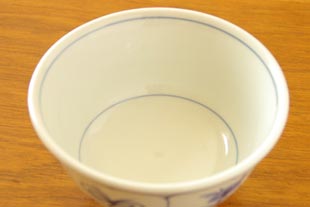 砥部焼・梅山窯 なずなの丼鉢(小)上から見て