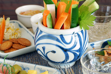 砥部焼　からくさの丸深鉢