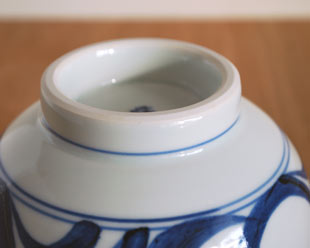 砥部焼・梅山窯　からくさの丸深鉢の高台