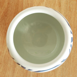 砥部焼・梅山窯　からくさの丸深鉢を上から見て