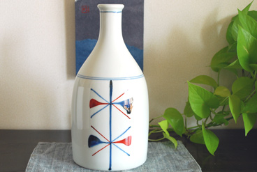 砥部焼・梅山窯　赤蝶文の花器