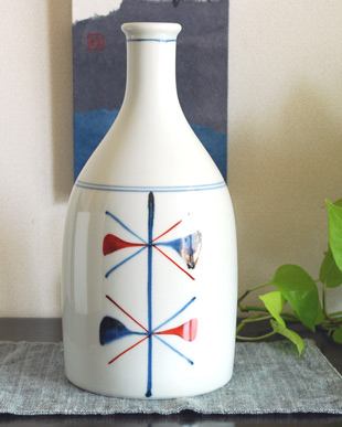 砥部焼・梅山窯　赤蝶文の花器を飾って