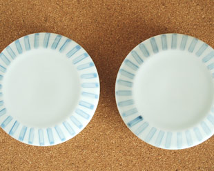 砥部焼・梅山窯　ストライプの筒ふた物の蓋を並べて