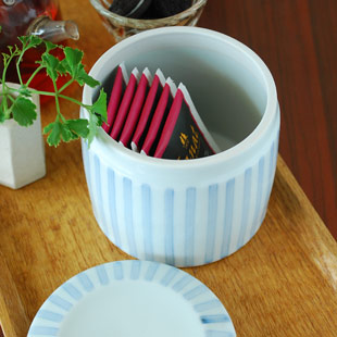 砥部焼・梅山窯　ストライプの筒ふた物