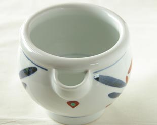 砥部焼　あか花のガラ入れの片口部分