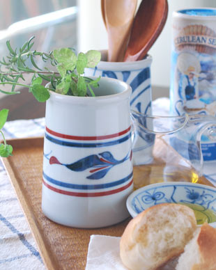 砥部焼・梅山窯　みつ葉の箸立てにハーブを