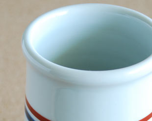 砥部焼・梅山窯　みつ葉の箸立ての縁部分