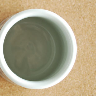 砥部焼・梅山窯　みつ葉の箸立てを上から見て