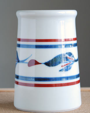 砥部焼・梅山窯　みつ葉の箸立てを横から見て