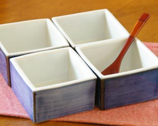 砥部焼・梅山窯　藍色の角鉢を4個並べて