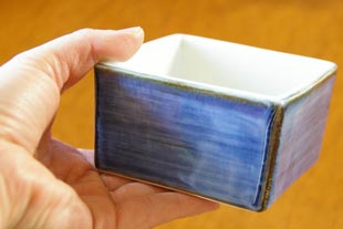 砥部焼・梅山窯　藍色の角鉢