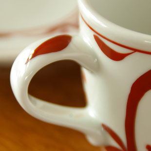 砥部焼・梅山窯　赤太陽のコーヒーカップの持ち手部分