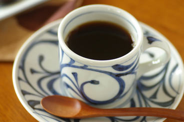 梅山窯　からくさのコーヒーカップ