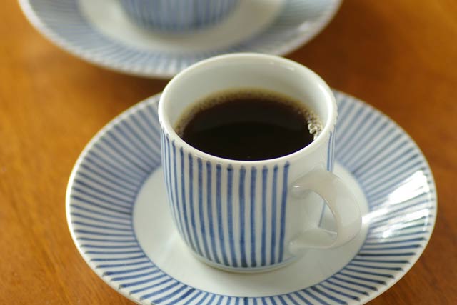 砥部焼・梅山窯　とくさ柄のコーヒーカップ