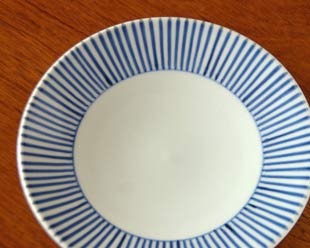 砥部焼・梅山窯 とくさ柄のコーヒーカップのソーサー