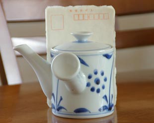 砥部焼・梅山窯　太陽柄の切立急須をはがきと比較して