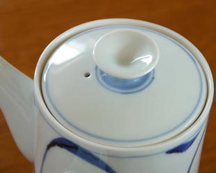 砥部焼・梅山窯　太陽柄の切立急須を上から見て