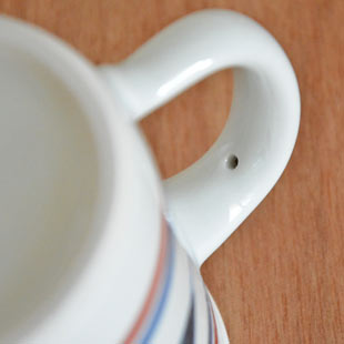 砥部焼・梅山窯　たんぽぽの切立マグカップの持ち手部分