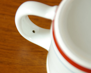 砥部焼・梅山窯　たんぽぽの切立マグカップの持ち手部分