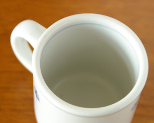 砥部焼・梅山窯　たんぽぽの切立マグカップを上から見て