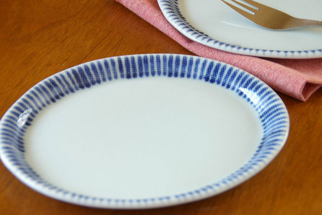 和食器・砥部焼　とくさ柄の布目小判皿