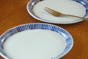 梅山窯　とくさ柄の布目小判皿