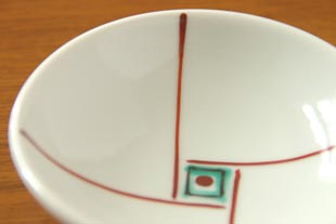 砥部焼・梅山窯 豆小皿(ふうしゃ)の絵付け