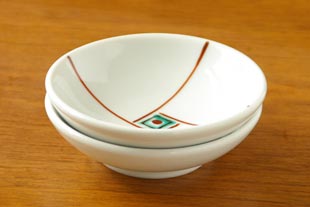 砥部焼・梅山窯 豆小皿(ふうしゃ)を重ねて