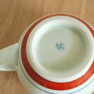 砥部焼・梅山窯　たんぽぽの丸ミルクカップの窯印