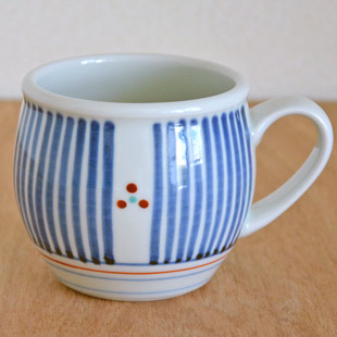 砥部焼・梅山窯　とくさみつ紋の丸ミルクカップ
