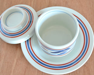 砥部焼・梅山窯　みつ葉の茶碗蒸しの中