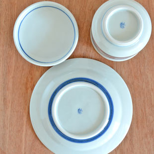 砥部焼・梅山窯　みつ葉の茶碗蒸しの裏面