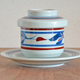 砥部焼・梅山窯　みつ葉の茶碗蒸しを横から見て