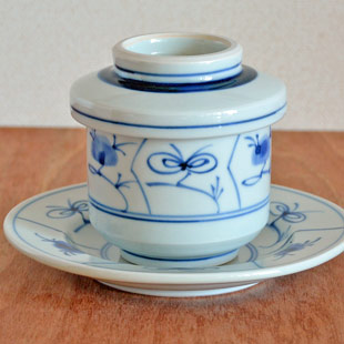 砥部焼・梅山窯　なずなの茶碗蒸し