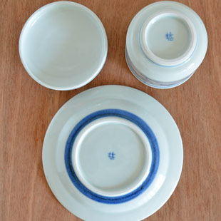 砥部焼・梅山窯　なずなの茶碗蒸しの裏面