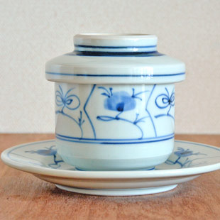 砥部焼・梅山窯　なずなの茶碗蒸しを横から見て